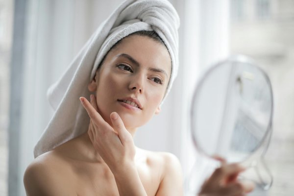 Comment réussir à mettre en place une routine de soins de la peau adaptée à l'hiver, avec des produits naturels et faits maison ?