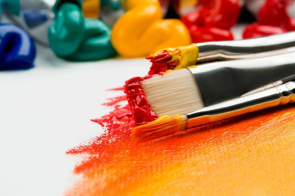 Comment développer un atelier de peinture axé sur les techniques de l'expressionnisme abstrait ?